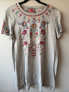 Johnny Was Gray Short Sleeve Tee tunic with Multicolor Floral Embroidery medium